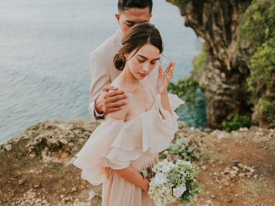 ウェディングフォト　スタイリッシュなビーチフォトツアー　新婦様ヘア＆メイク込み ＜午後／⽇本語対応＞