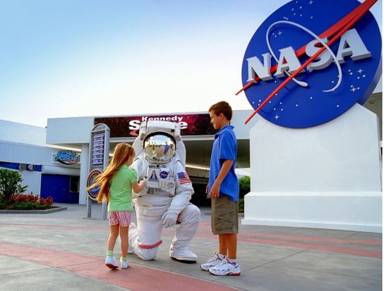 ケネディ宇宙センター 1日観光ツアー　エクスプローラーバスツアーに乗車！＜入場チケット付き／ホテル往復送迎付き／日本語ガイド／木・日曜日＞by オーランド観光