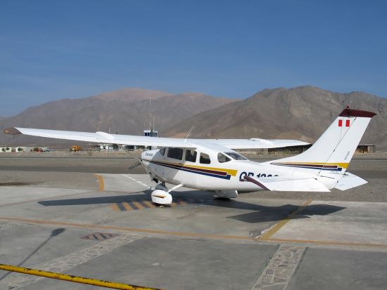 【ペルー＋イグアスの滝8日間】マチュピチュ＋ナスカの地上絵＋クスコ＋イグアスの滝（両側）を巡る＜貸切／専用車／日本語ガイド／リマ発フォズ・ド・イグアス着＞