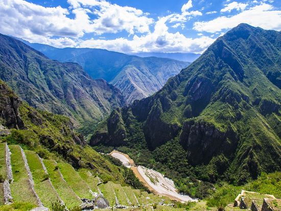 Peru_Sacred_Valley_shutterstock_131441699