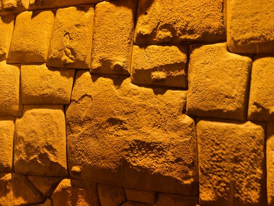 5日目：pixta_60411493_Twelve-angled stone