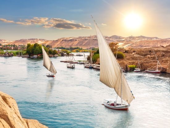 【アスワン発 ナイル川クルーズ3泊4日】5つ星豪華客船利用！アブシンベル観光付きプランあり＜水・金曜出発／ルクソール着＞