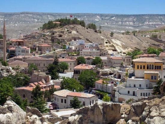 穴場スポットを巡る！世界遺産カッパドキア1泊2日ツアー 熱気球＋ムスタファパシャ＋ソアンル村＋ローズバレー＜貸切／日本語ガイド／国内航空券込／イスタンブール発＞