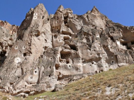 穴場スポットを巡る！世界遺産カッパドキア1泊2日ツアー 熱気球＋ムスタファパシャ＋ソアンル村＋ローズバレー＜貸切／日本語ガイド／国内航空券込／イスタンブール発＞