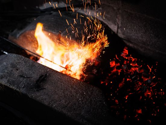 刀匠に教わるオリジナル小刀作り 京都の鍛刀場「将大鍛刀場」で刀鍛冶の仕事を体験 選べる4コース ＜約4～8時間／亀岡市＞