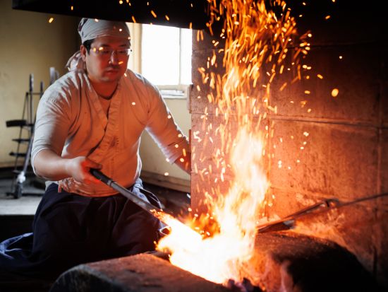 刀匠に教わるオリジナル小刀作り 京都の鍛刀場「将大鍛刀場」で刀鍛冶の仕事を体験 選べる4コース ＜約4～8時間／亀岡市＞