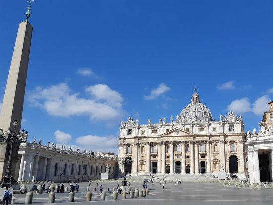 【優先入場＆特別通路利用】ヴァチカン美術館＋システィーナ礼拝堂＋サン・ピエトロ大聖堂見学ツアー ＜約3時間／日本語ガイド＞by Mybus