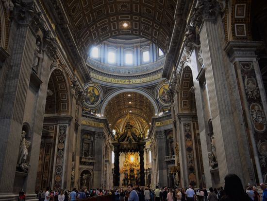 サン・ピエトロ大聖堂内部