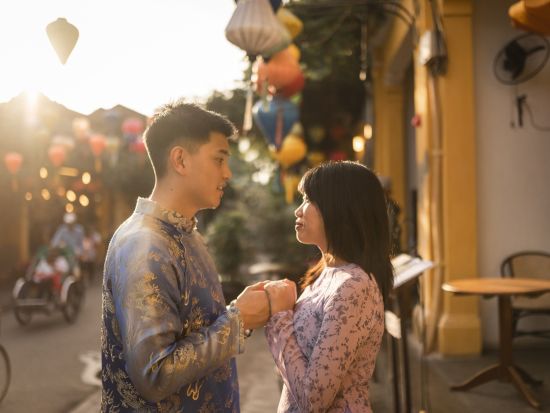 アオザイ記念撮影　プロのカメラマンが撮影！アオザイを着てホイアン旧市街地で思い出に残る写真を撮ろう＜午前・午後／英語ガイド／ホイアン発＞