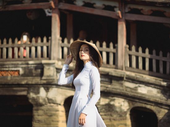 アオザイ記念撮影　プロのカメラマンが撮影！アオザイを着てホイアン旧市街地で思い出に残る写真を撮ろう＜午前・午後／英語ガイド／ホイアン発＞