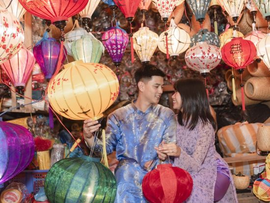 アオザイ記念撮影　プロのカメラマンが撮影！アオザイを着てホイアン旧市街地で思い出に残る写真を撮ろう＜午前・午後／英語ガイド／ホイアン発＞