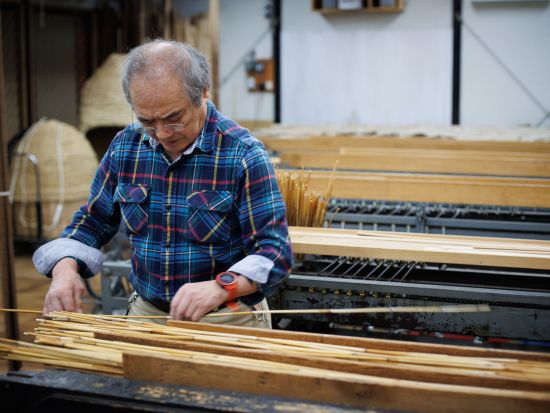 すだれ職人に教わる竹製手編みランチマット作り体験 伝統の手技を活かし、その先へ歩み続ける工房「京すだれ 川﨑」＜約2時間／亀岡市＞