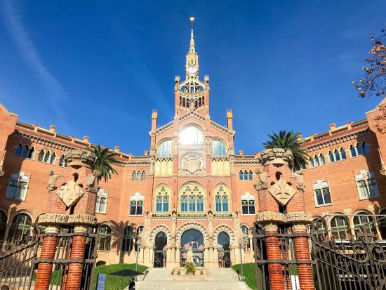 鐘塔への入場確約プランあり！サグラダ・ファミリア＆サン・パウ病院　バルセロナ半日観光ツアー ＜3時間／日本語ガイド＞＊前日まで予約受付中