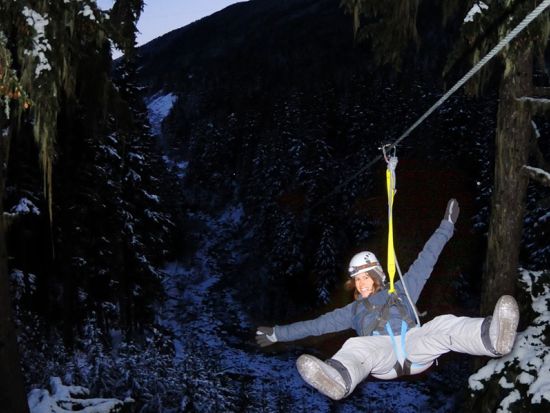 ジップライン　フィッツシモンズバレー　2つの山に囲まれた渓谷を滑空 ＜4本／11～4月／ウィスラー発＞