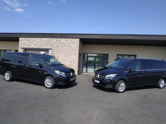 レンヌ駅 ⇔ モンサンミッシェル観光案内所または周辺ホテル　送迎サービス ＜貸切／英語ドライバー＞