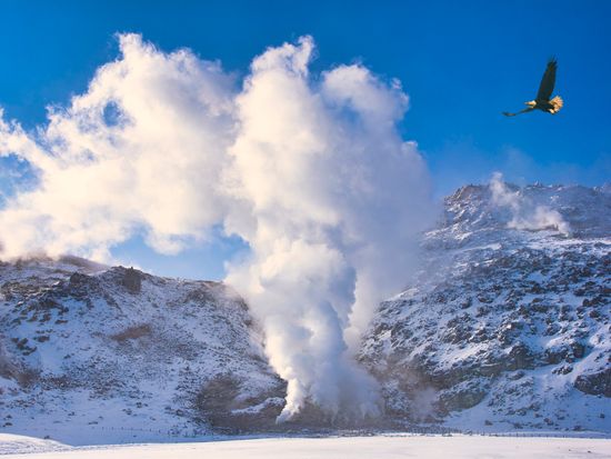厳冬期の硫黄山の噴煙pixta_85051578_M