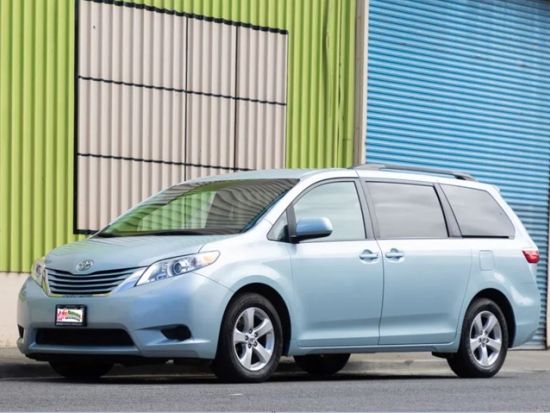 ホノルル オートレンタル　ハワイで日本語レンタカー ＜ミニバン、スポーツトラックまたはSUV＞