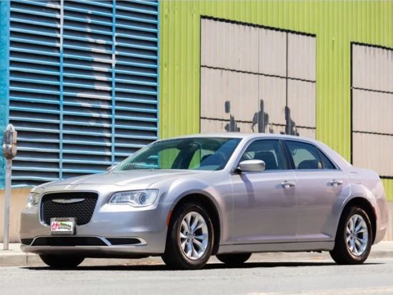 ホノルル オートレンタル　ハワイで日本語レンタカー ＜フルサイズ、プレミアムまたはハイブリッド＞