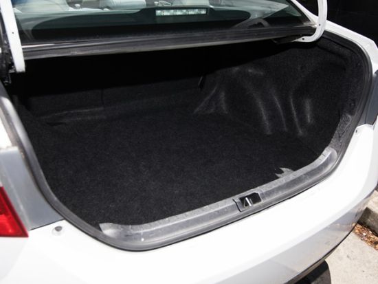 ホノルル オートレンタル　ハワイで日本語レンタカー ＜コンパクトまたはミッドサイズ＞