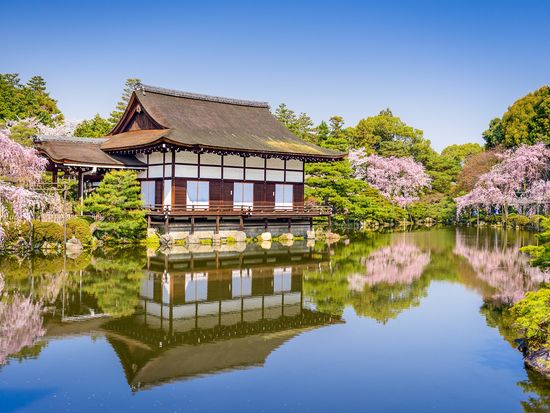 Kyoto_Heian Jingu Shrine_shutterstock_291381809