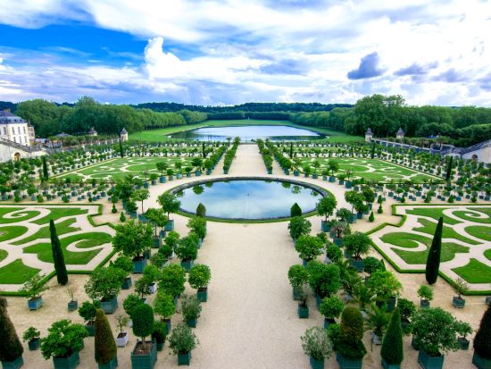 ベルサイユ宮殿 半日英語ツアー　宮殿への優先入場＆庭園見学付き ＜選べる出発時間／英語ガイド／エッフェル塔エリア発＞