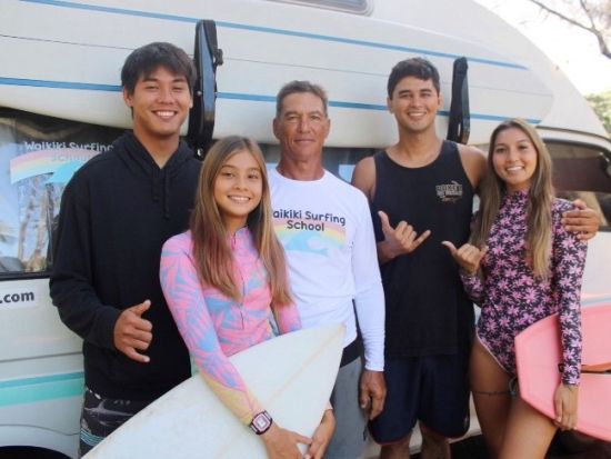 アラモアナビーチ　SUP（スタンドアップパドル）レッスン　最大5名の少人数でご案内　プライベートプランあり＜約2時間／日本語インストラクター＞