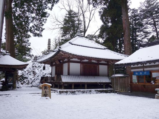 Japan_Nara_Murou-temple_pixta_28428416_室生寺奥の院