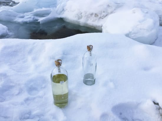 知床流氷ウォッチ＋サンセット鑑賞ツアー 世界遺産知床の流氷の上でオン・ザ・ロック！嬉しいアルコールorドリンク付き＜夕方／2～3月／斜里町ウトロ温泉発着＞