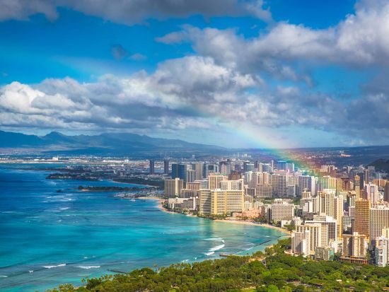 ダイヤモンドヘッド送迎シャトルサービス　自分のペースでハイキングを楽しみ、頂上からはワイキキを一望する絶景を堪能！嬉しい入場料込み＜午前／英語ドライバー＞