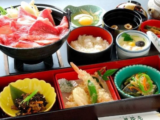 伊勢神宮日帰りバスツアー 内宮・外宮参拝＋夫婦岩で縁結び 伊勢うどんまたは松坂牛の昼食付プランあり＜名古屋発着＞
