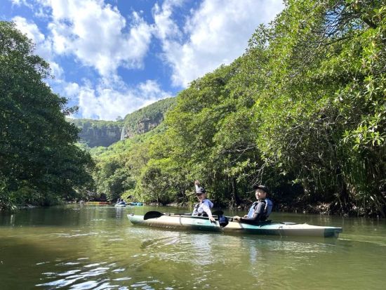 西表島マングローブカヤックツアー+トレッキングツアー　滝つぼと絶景広がるピナイサーラの滝うえへトレッキング＜昼食付き／貸切あり／上原港送迎あり／西表島発＞