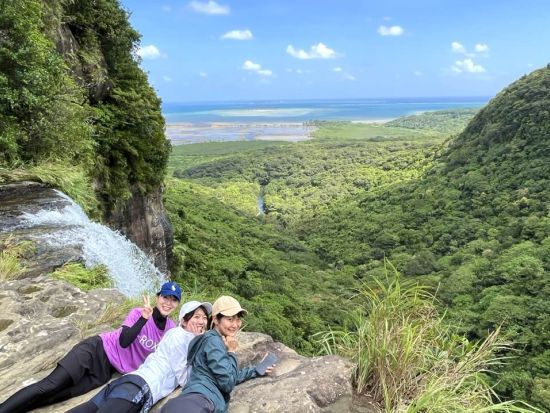 西表島マングローブカヤックツアー+トレッキングツアー　滝つぼと絶景広がるピナイサーラの滝うえへトレッキング＜昼食付き／貸切あり／上原港送迎あり／西表島発＞