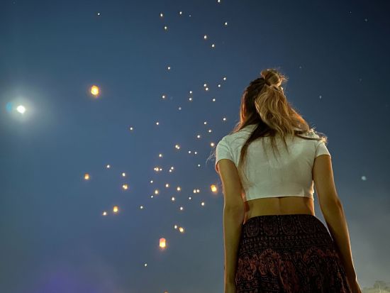 【2026年11月24日＆25日開催！】チェンマイ コムローイ祭り（イーペン・ロイクラトン）日帰りツアー ロイヤルランタンフェスティバル＜日本語／チェンマイ発＞