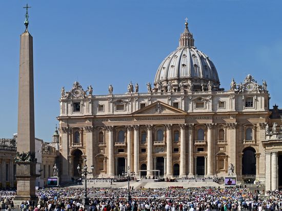 Italy_Rome_St-Peter_s-Cathedral_shutterstock_108370385