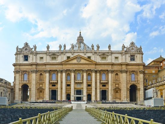 ローマでしか体験できない！バチカン市国 法王の謁見半日観光ツアー＜混載／午前／英語＞＊市内循環バスチケット付き