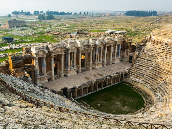 【混載】世界遺産パムッカレ＋カッパドキア 2泊3日ツアー 洞窟ホテル泊 気球付きプランあり＜2都市／日本語ガイド／国内航空券込／イスタンブール発＞