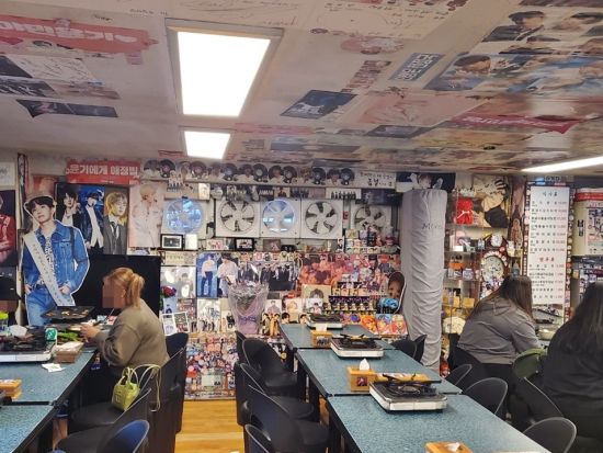 人気K-POPグループの聖地を巡るツアー！日迎駅＋ソウルオリンピック主競技場＋HYBE周辺＋旧宿舎リノベカフェ＋景福宮ほか＜1日／日本語ガイド／明洞解散＞