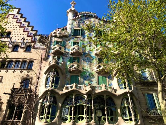 塔への入場確約！世界遺産サグラダ・ファミリア＆グエル公園　半日観光ツアー ＜貸切／昼食付き／日本語ガイド＞by Mybus