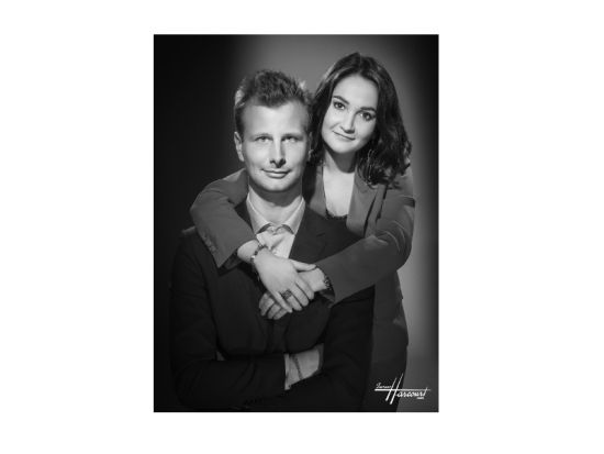 スタジオ アルクール パリ写真館にて撮影　ソロ＆カップル アンスタン ポートレートフォト＜メイクアップ付＞