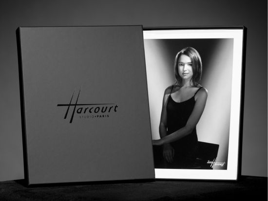 スタジオ アルクール パリ写真館にて撮影　ソロ＆カップル アンスタン ポートレートフォト＜メイクアップ付＞