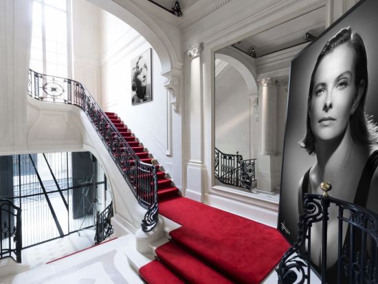 スタジオ アルクール パリ写真館にて撮影　ソロ＆カップル アンスタン ポートレートフォト＜メイクアップ付＞