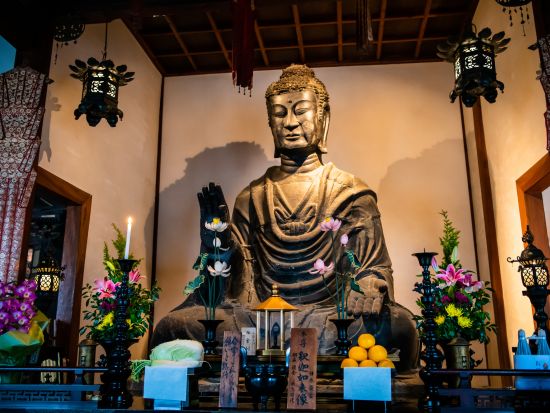 奈良駅発 日帰りバスツアー 大神神社＋キトラ古墳「四神の館」＋石舞台＋飛鳥寺＋橘寺  英語・中国語対応音声ガイドあり＜昼食付／JR奈良駅・近鉄奈良駅発＞