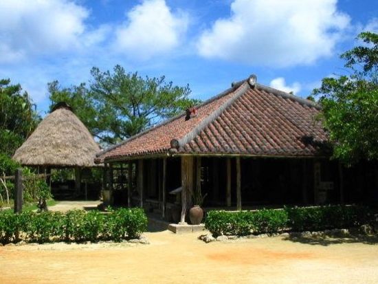 沖縄琉球村 通常価格よりお得！沖縄定番の観光スポットを満喫できます＜購入後90日間引換OK／沖縄＞