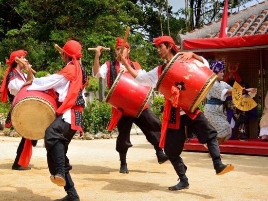 沖縄琉球村 通常価格よりお得！沖縄定番の観光スポットを満喫できます＜購入後90日間引換OK／沖縄＞