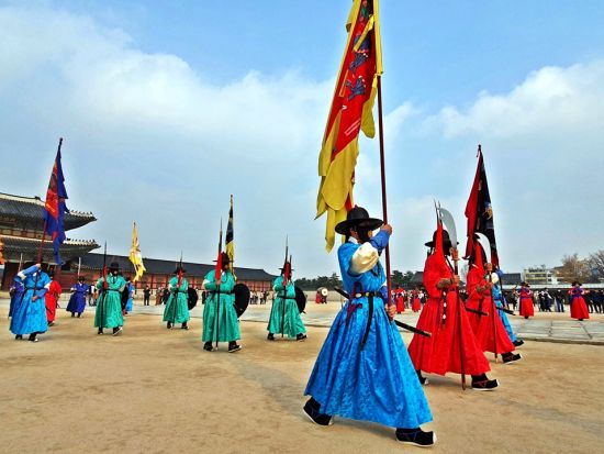 【楽々ソウル観光したい方におすすめ】 車窓見学多めのソウル市内午前観光ツアー 守門将交代式＆ルーフトップカフェ＆セビッソム下車観光付き＜日本語ガイド＞