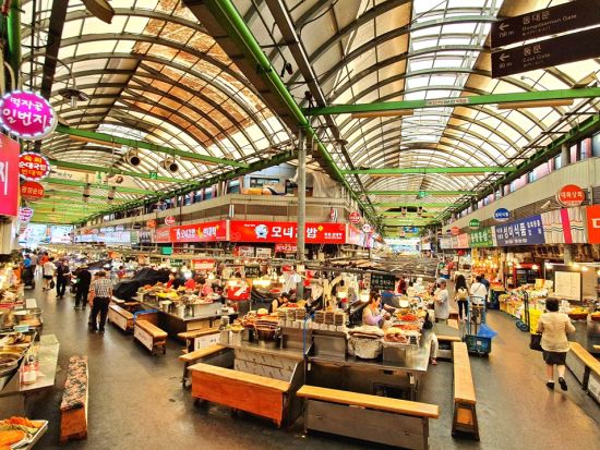 フォトジェニック観光ツアー チマチョゴリで散策！景福宮＋守門将交代式＋北村　聖水洞アート散策プラン・プチョンユッケ昼食プランあり＜午前・1日／日本語ガイド＞