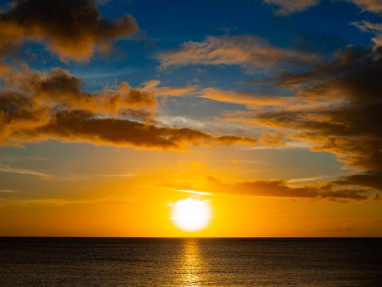 Generic_Sunset_pixta_79842201_M