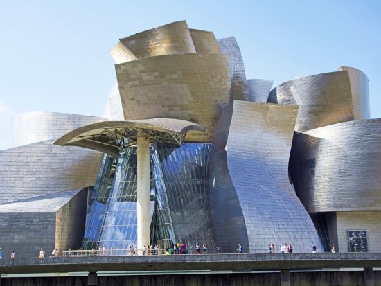 ビルバオ 半日ウォーキングツアー 芸術と美食の街を堪能！＜午前or午後／日本語／ビルバオ発＞