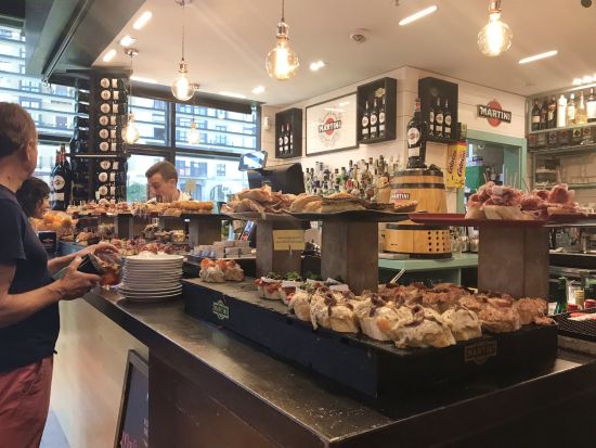 ビルバオ ピンチョスツアー　3軒のバル巡り＜ピンチョス6品＆ドリンク3杯／日本語／ビルバオ＞