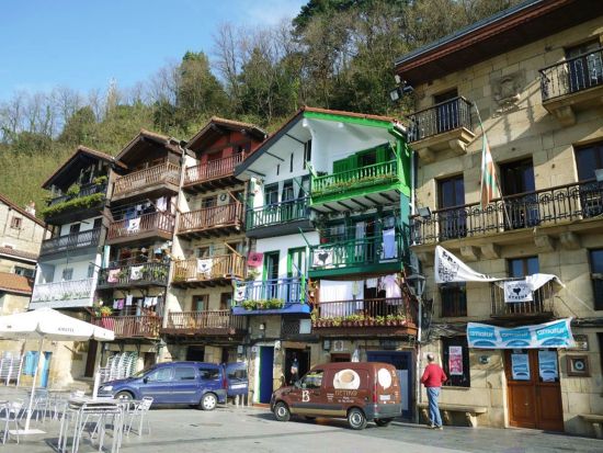 スペインバスクの港町とオンダリビア「チャコリ」ワイナリー訪問付き半日観光ツアー＜日本語／ランチ付きプランあり／サン・セバスチャン発＞